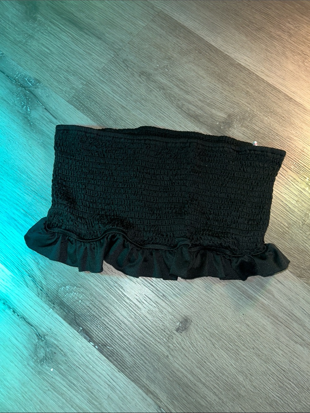 Solid Shirred Ruffle Hem Crop Top - Picture 3 of 10